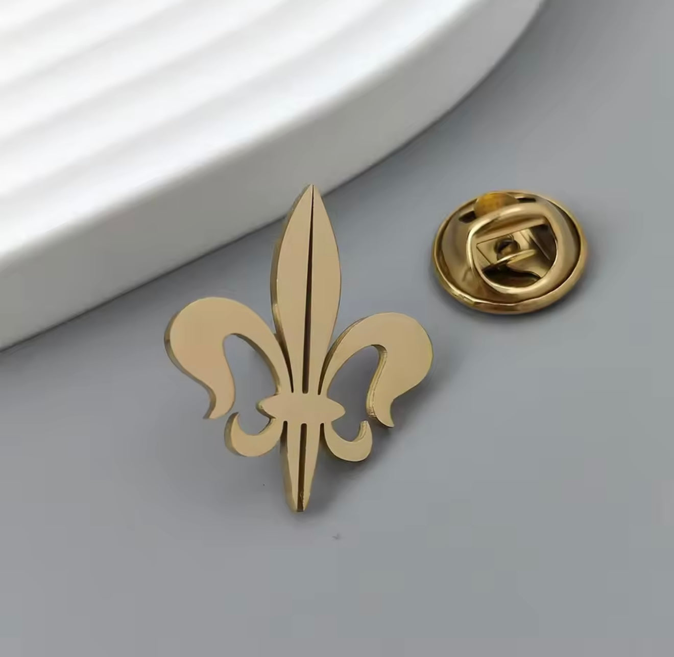 Retro Gold Brooch And Cufflinks Set