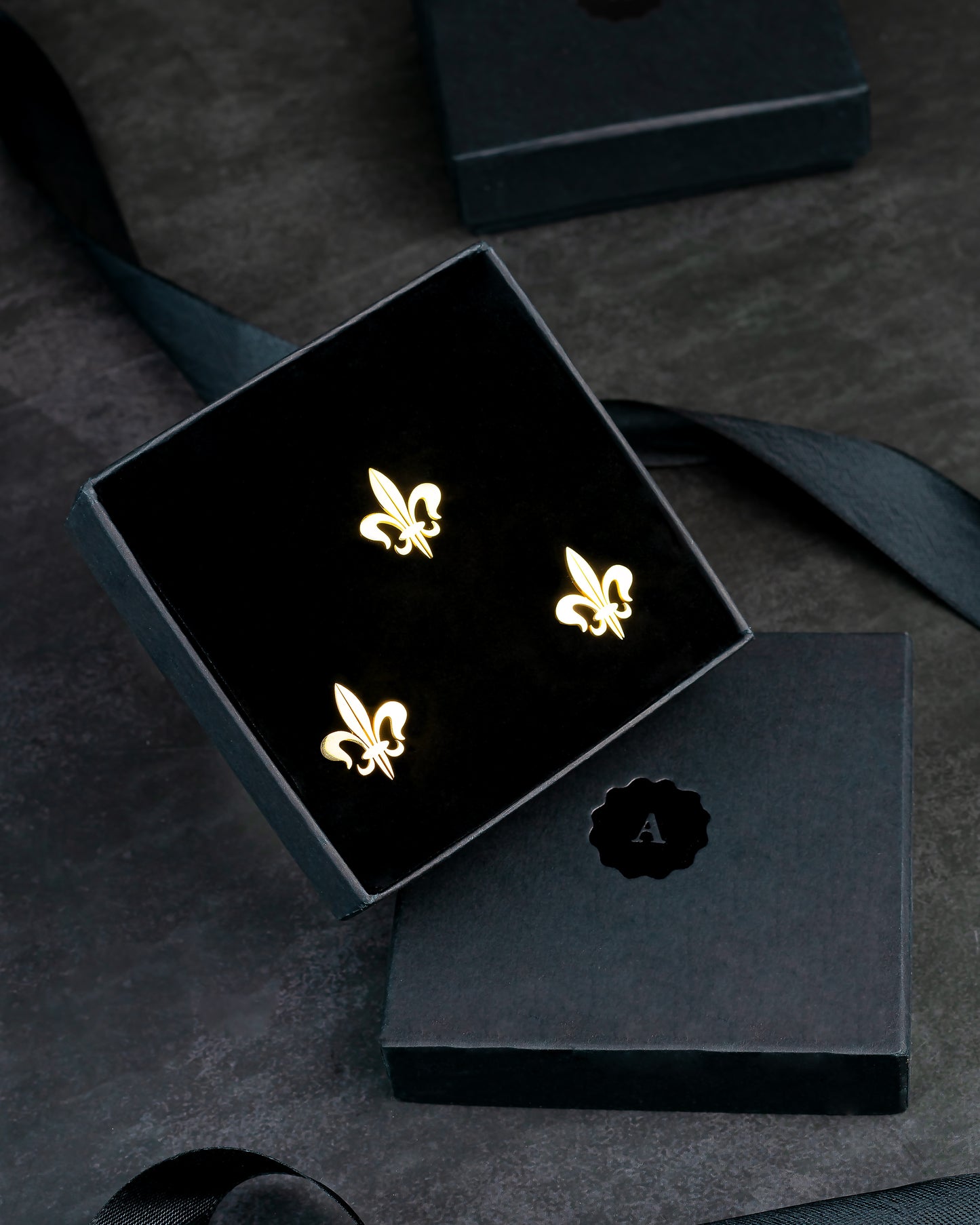 Retro Gold Brooch And Cufflinks Set
